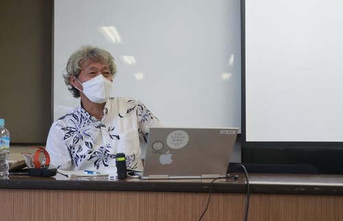 講演会中の和田さん.JPGのサムネイル画像
